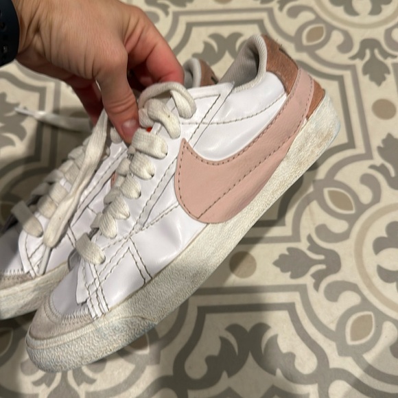 Nike Women’s Shoes 8.5 EUC - Picture 7 of 7